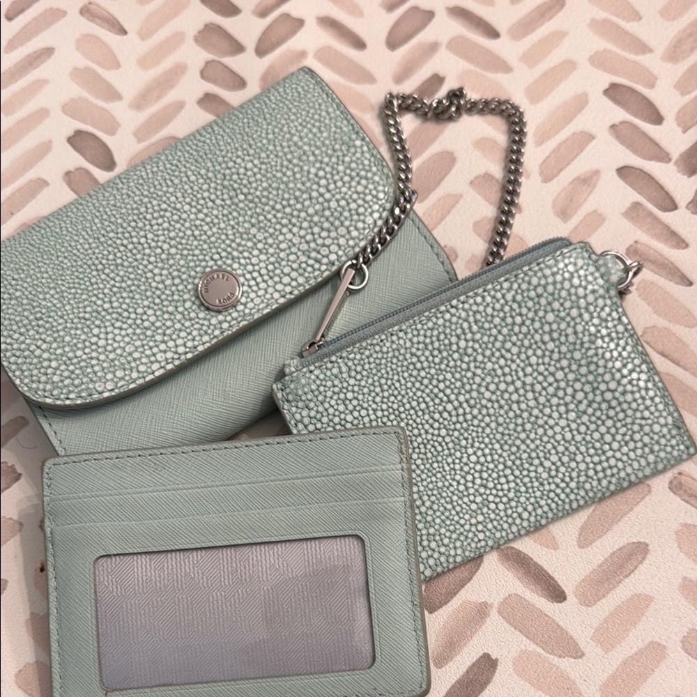 Michael Kors Authentic Wallet Set